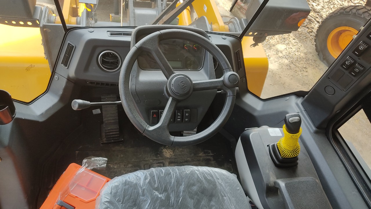 cabin-may-xuc-lat-liugong-835h