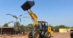 Máy xúc lật Liugong 835HL cần dài 4.6m chuyên xúc nông sản