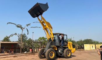 Máy xúc lật Liugong 835HL cần dài 4.6m chuyên xúc nông sản